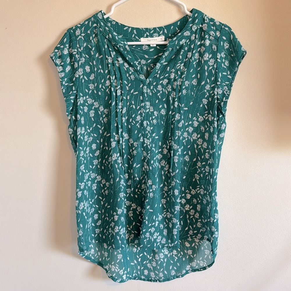 Fun 2 Fun - Floral Top - M